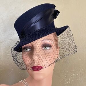 DISTINGUISHED 1940's NAVY TILT FELT HAT -  INDENTED CYLINDRICAL CROWN & VEIL
